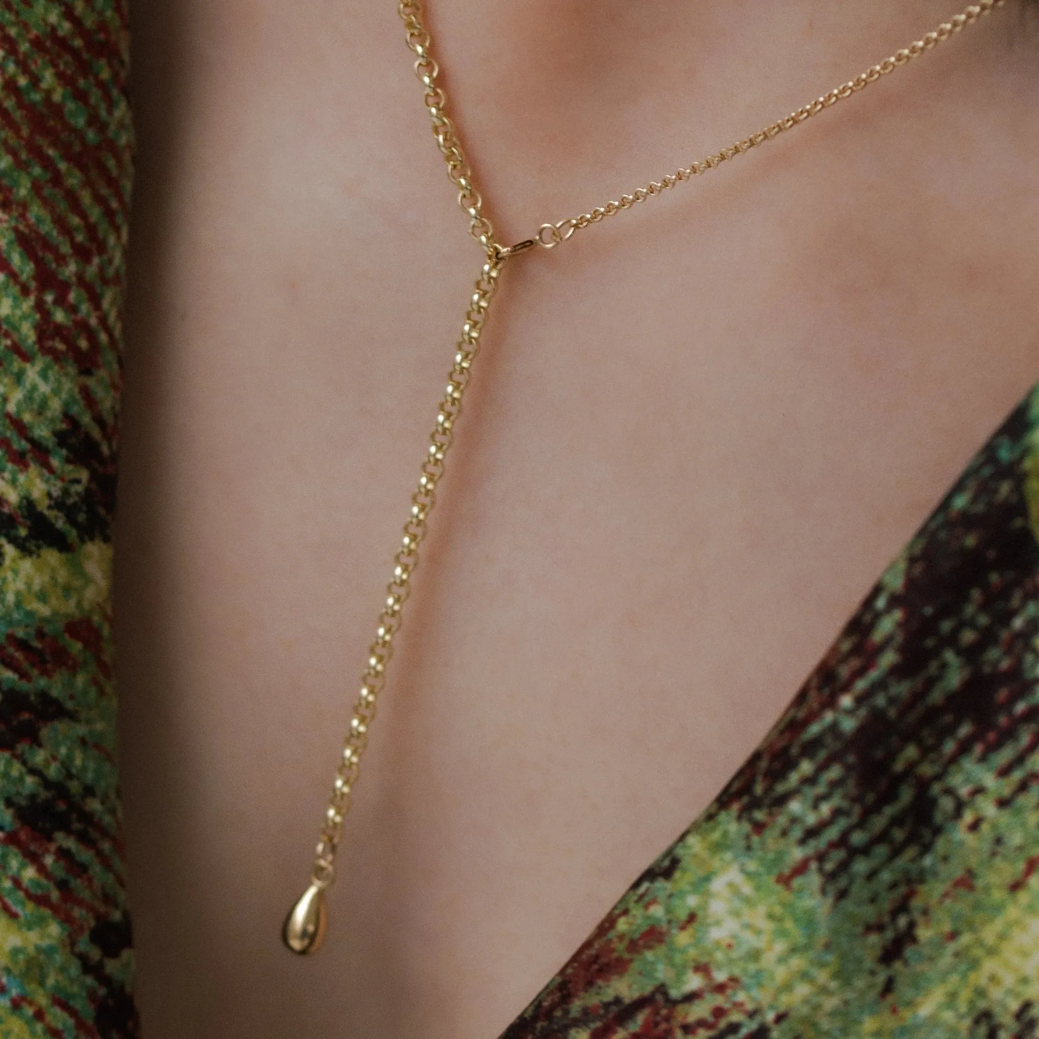 Graduated Teardrop Necklace - 9kt Gold