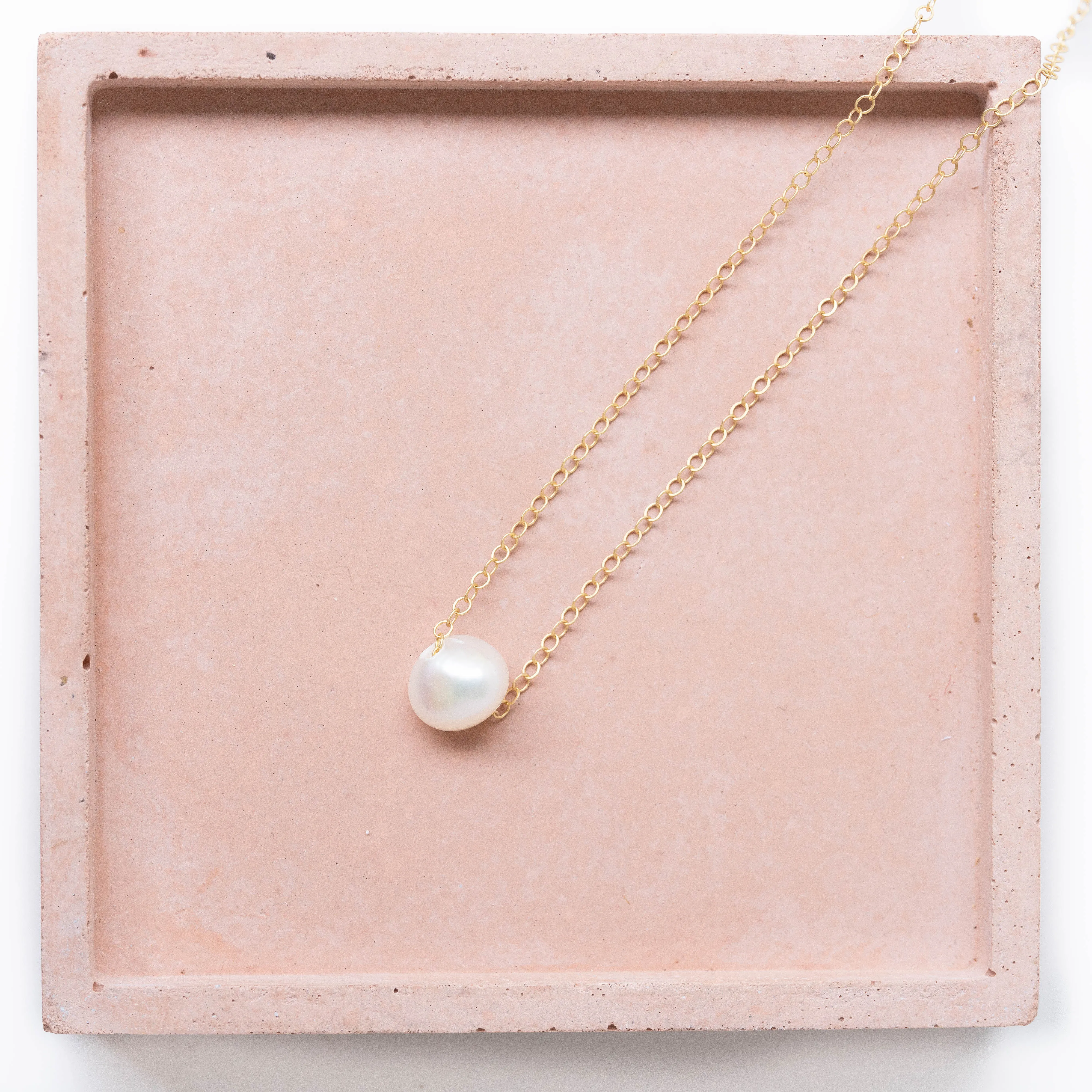 Single floating pearl Necklace